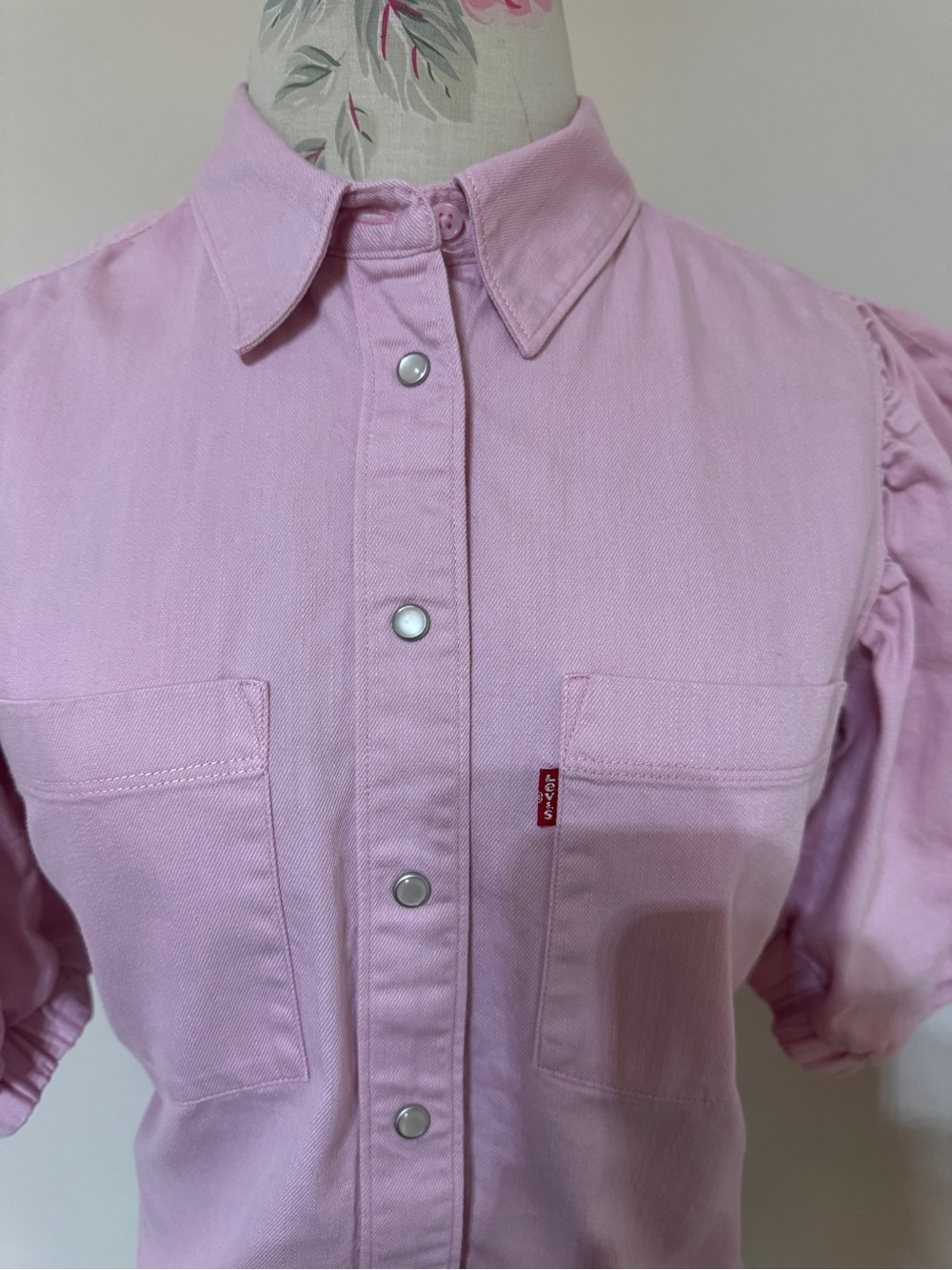 Levi's Light Pink Puff-Sleeve Button-Front Shirt - Picture 4 of 16